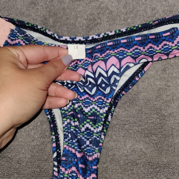 Bikini - Picture 2 of 4